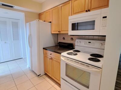 9 Golfs Edge F, West Palm Beach, FL 33417