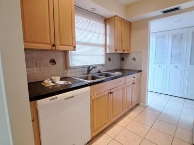 9 Golfs Edge F, West Palm Beach, FL 33417
