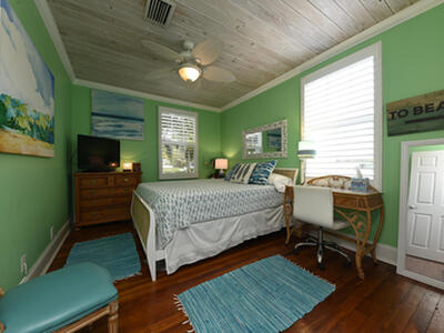 110 S Palmway, Lake Worth Beach, FL 33460