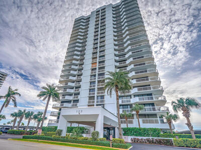 123 Lakeshore Drive