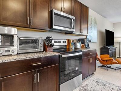 4062 Hot Springs Avenue, Palm Springs, FL 33461