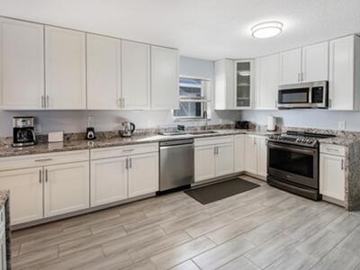 120 Park Lane E, Hypoluxo, FL 33462