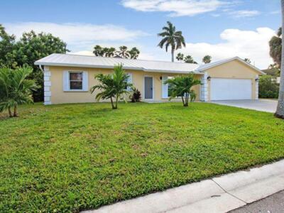 120 Park Lane E, Hypoluxo, FL 33462