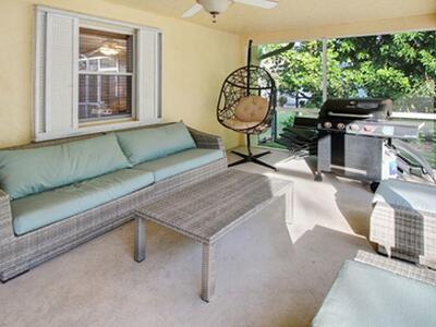 120 Park Lane E, Hypoluxo, FL 33462