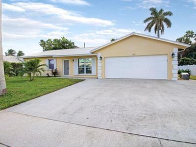 120 Park Lane E, Hypoluxo, FL 33462