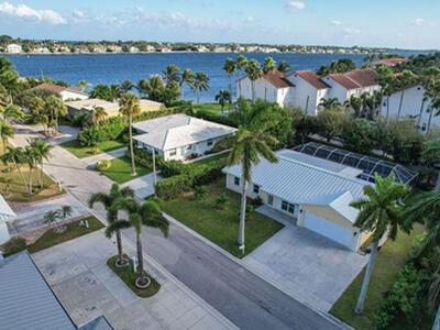 120 Park Lane E, Hypoluxo, FL 33462