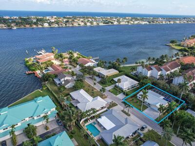 120 Park Lane E, Hypoluxo, FL 33462