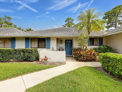 526 Club Drive, Palm Beach Gardens, FL 33418