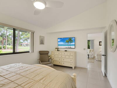 526 Club Drive, Palm Beach Gardens, FL 33418