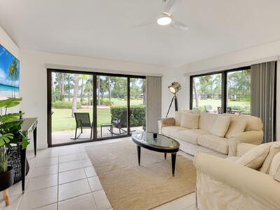 526 Club Drive, Palm Beach Gardens, FL 33418