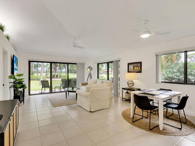 526 Club Drive, Palm Beach Gardens, FL 33418