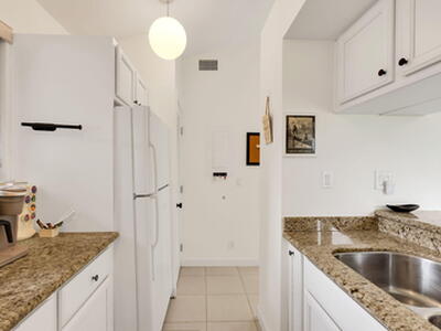 526 Club Drive, Palm Beach Gardens, FL 33418
