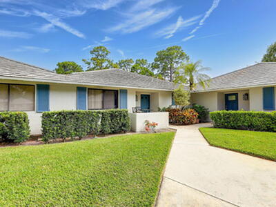 526 Club Drive, Palm Beach Gardens, FL 33418