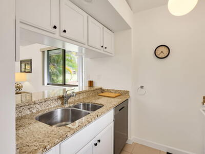 526 Club Drive, Palm Beach Gardens, FL 33418