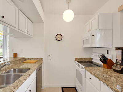 526 Club Drive, Palm Beach Gardens, FL 33418