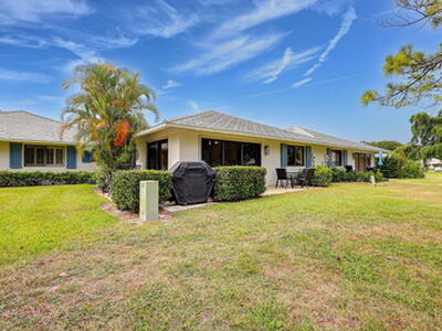 526 Club Drive, Palm Beach Gardens, FL 33418