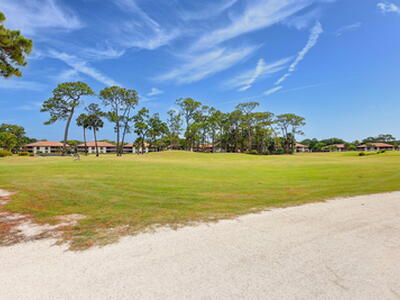 526 Club Drive, Palm Beach Gardens, FL 33418