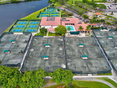 526 Club Drive, Palm Beach Gardens, FL 33418