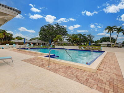 526 Club Drive, Palm Beach Gardens, FL 33418