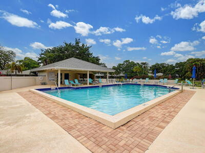 526 Club Drive, Palm Beach Gardens, FL 33418