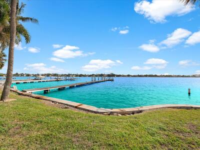 714 S Lake Drive, Lantana, FL 33462