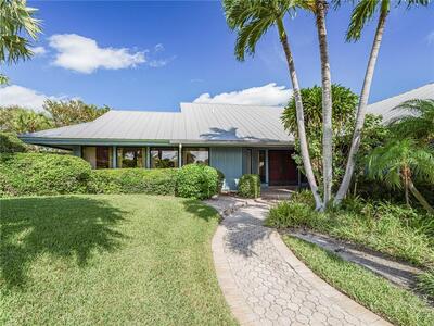 1330 Shorewinds Lane, Vero Beach, FL 32963