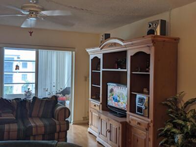 711 Lori Drive, Palm Springs, FL 33461