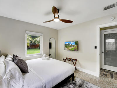 820 NE 17 Street, Fort Lauderdale, FL 33305