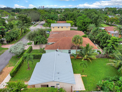 820 NE 17 Street, Fort Lauderdale, FL 33305