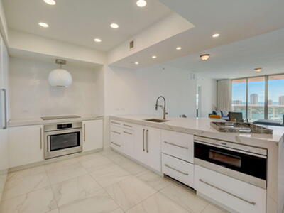 2640 Lake Shore Drive, Riviera Beach, FL 33404