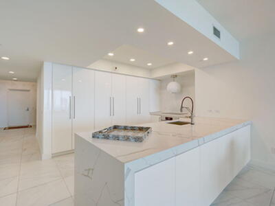 2640 Lake Shore Drive, Riviera Beach, FL 33404