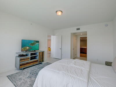 2640 Lake Shore Drive, Riviera Beach, FL 33404