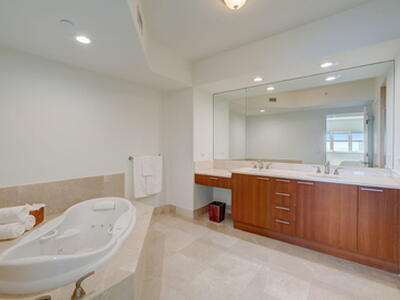 2640 Lake Shore Drive, Riviera Beach, FL 33404