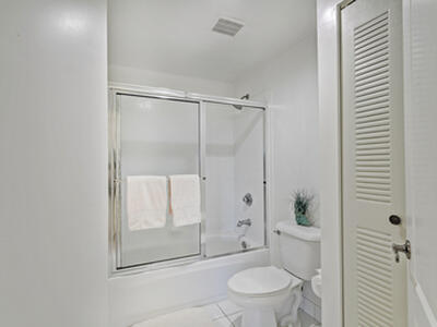 500 Uno Lago Drive, Juno Beach, FL 33408