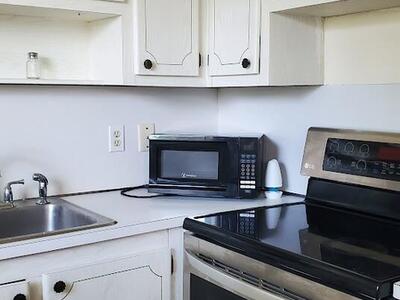 9 Waterford Way, Delray Beach, FL 33446