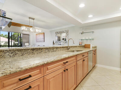 204 Old Meadow Way, Palm Beach Gardens, FL 33418