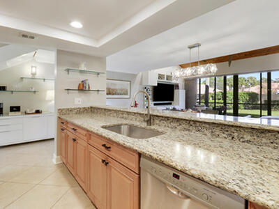 204 Old Meadow Way, Palm Beach Gardens, FL 33418