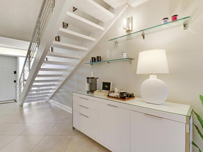 204 Old Meadow Way, Palm Beach Gardens, FL 33418