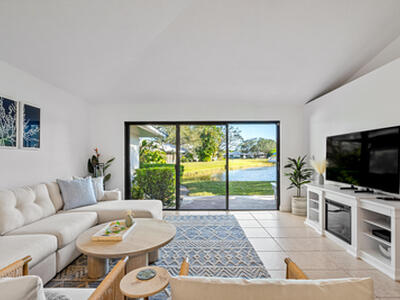 913 Club Drive, Palm Beach Gardens, FL 33418