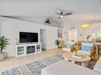 913 Club Drive, Palm Beach Gardens, FL 33418