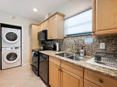 11863 Wimbledon Circle, Wellington, FL 33414