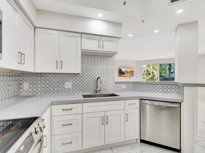 802 W Windward Way, Lantana, FL 33462