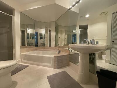 300 SE 5th Avenue, Boca Raton, FL 33432