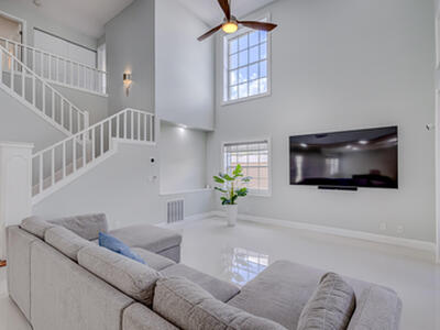 17 Selby Lane, Palm Beach Gardens, FL 33418