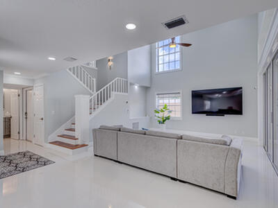 17 Selby Lane, Palm Beach Gardens, FL 33418