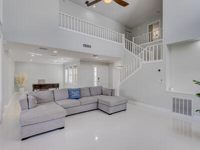 17 Selby Lane, Palm Beach Gardens, FL 33418