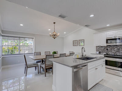 17 Selby Lane, Palm Beach Gardens, FL 33418