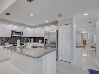 17 Selby Lane, Palm Beach Gardens, FL 33418