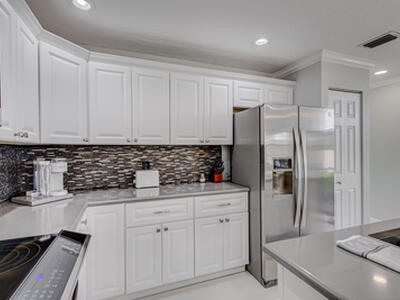 17 Selby Lane, Palm Beach Gardens, FL 33418