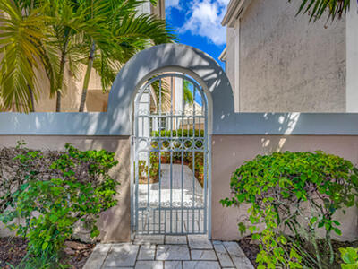 17 Selby Lane, Palm Beach Gardens, FL 33418